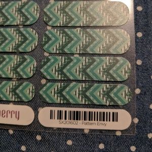 Jamberry Pattern Envy, full sheet - retired wraps!
